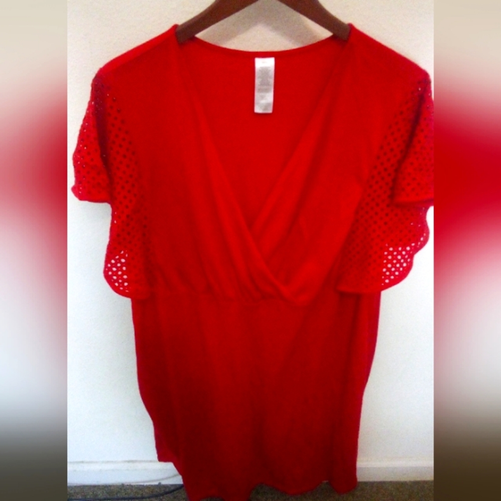 Red Short-SleeveV-Neck dress